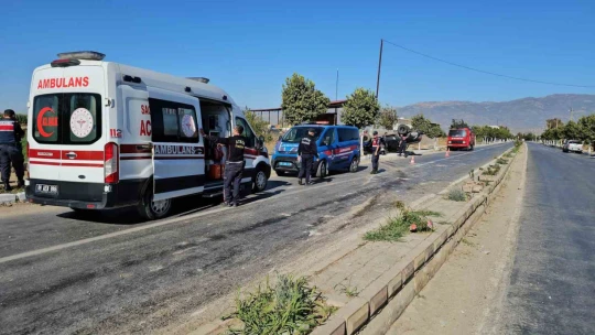 Yenipazar'da kamyonet takla attı: 2 yaralı