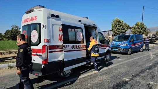 Yenipazar'da kamyonet takla attı: 2 yaralı