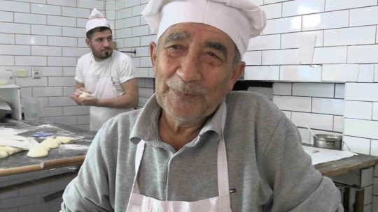 Yenipazar'daki pide ustalarından biri mektepli değerleri ise alaylı