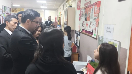 Yenipazar Kaymakamı Karataş öğrencilerle bir araya geldi