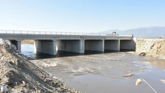 Yenipazar'da köprü, araç trafiğine açıldı
