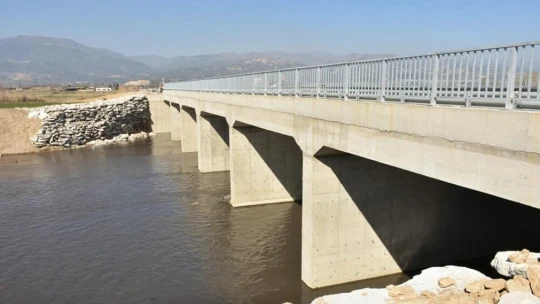 Yenipazar'da köprü, araç trafiğine açıldı