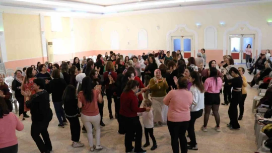 Yenipazarlı kadınlar matinede eğlendi