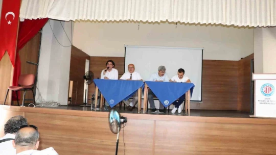 Yıl sonu toplantısında okuldan ayrılan öğretmenlere veda edildi