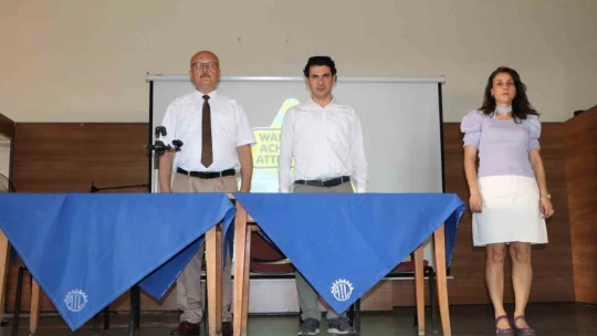 Yıl sonu toplantısında okuldan ayrılan öğretmenlere veda edildi