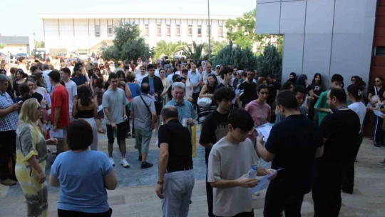 YKS maratonunda manzara değişmedi, geç kalanlar sınava alınmadı