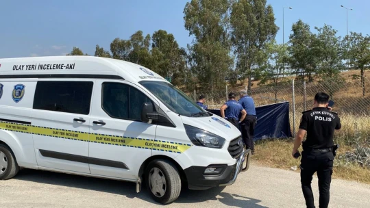 Yol kenarından başından vurulmuş halde ölü bulundu