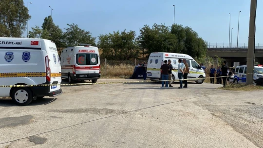 Yol kenarından başından vurulmuş halde ölü bulundu