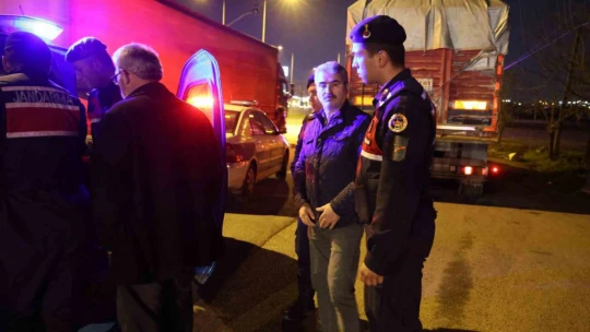 Yola dökülen limon posası karayolunu savaş alanına çevirdi: 1 ölü, 11 yaralı