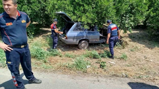 Yoldan çıkan otomobil ağaca çarptı: 1 yaralı