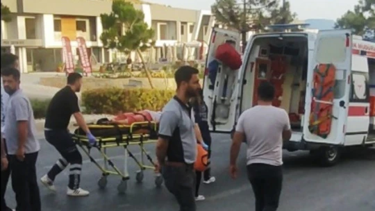 Yolun karşısına geçmeye çalışan çocuğa otomobil çarptı