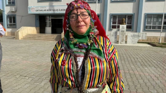 Yöresel kıyafetle oy kullandılar