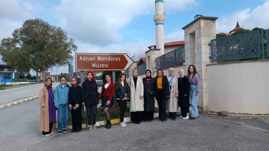 Yurtta kalan öğrenciler Adnan Menderes Müzesi'ni gezerek stres attı