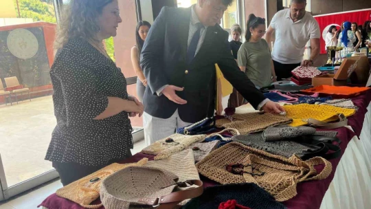 Yurtta kalan öğrencilerin yaptığı resimler görücüye çıktı
