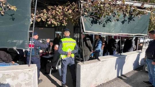 Zeytin hırsızlığına karşı vatandaşlar bilgilendirildi