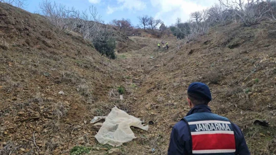 Zeytin işçilerini taşıyan araç uçuruma yuvarlandı: 1 ölü, 4 yaralı