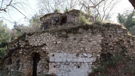 Zirveye gizlenmiş 900 yıllık manastır, doğaseverlerin rotasına girmeye devam ediyor