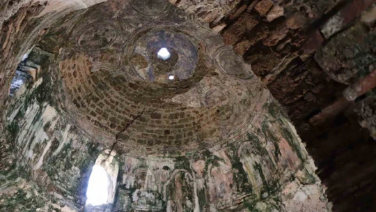 Zirveye gizlenmiş 900 yıllık manastır, doğaseverlerin rotasına girmeye devam ediyor