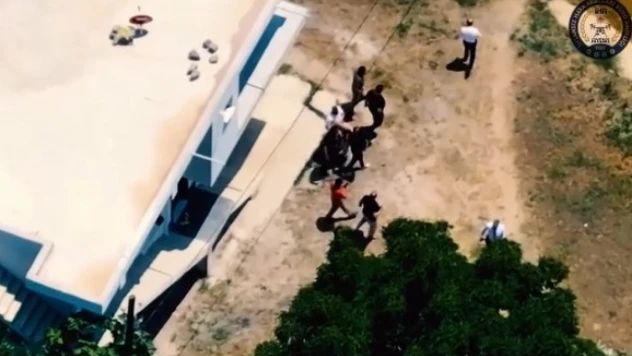 Çocuğun cinsel istismarı suçundan aranan şahsa film gibi operasyon