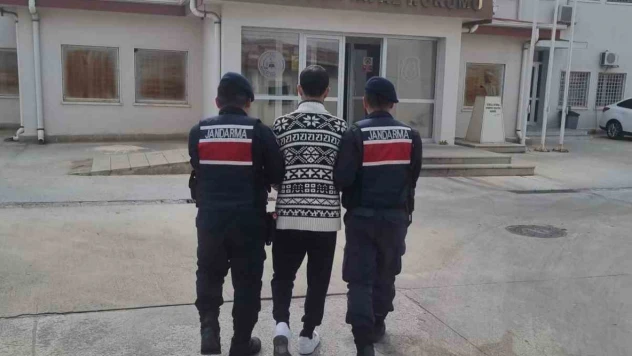 Dolandırıcılık suçundan aranan şahıs Kuşadası'nda yakalandı