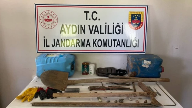 Kaçak kazı yapan define avcıları suçüstü yakalandı