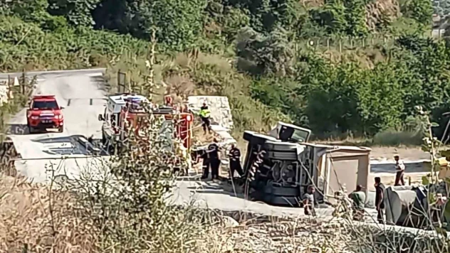 Köşk'te kum kamyonu devrildi: 1 yaralı