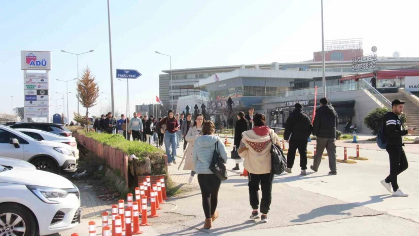 ADÜ'de ücretli geçiş kararındaki adaletsizliğe öğrencilerden tepki