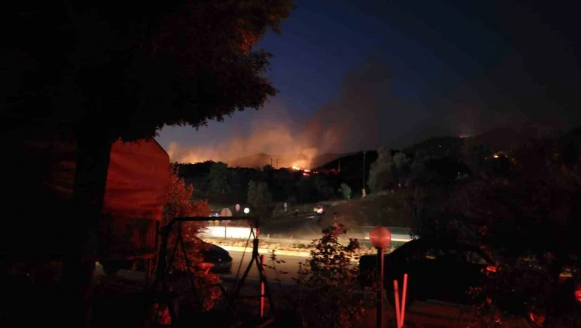 Aydın'daki yangını söndürme çalışmalarına gece görüşlü helikopterler havadan destek veriyor