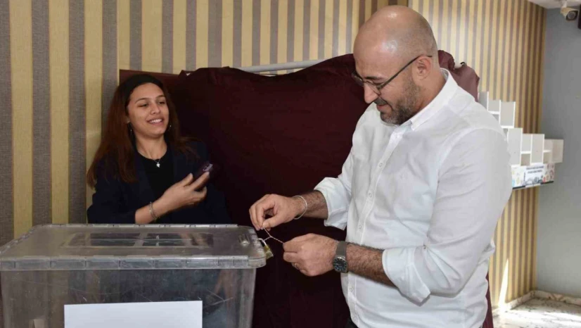 Başkan Zencirci oyunu kullandı, martineçka bilekliğini sandığa bağladı