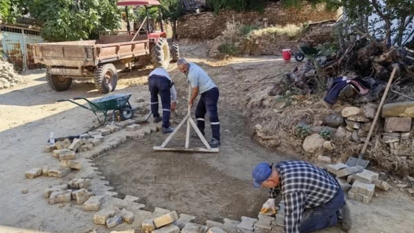 Karacasu'da yol çalışmaları devam ediyor