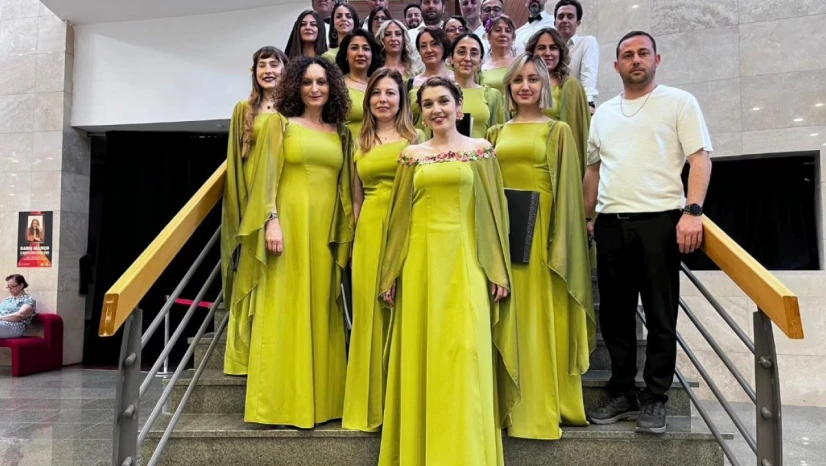 Müzik öğretmenleri İzmir'den ödülle döndü