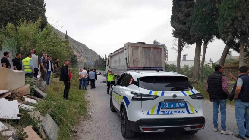 Söke'de feci kaza: Kamyonun çarptığı temizlik işleri personeli hayatını kaybetti