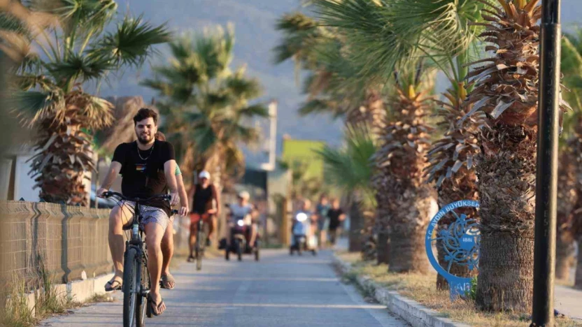 Aydın Büyükşehir Belediyesi Kuşadası'ndaki çalışmalarını sürdürüyor