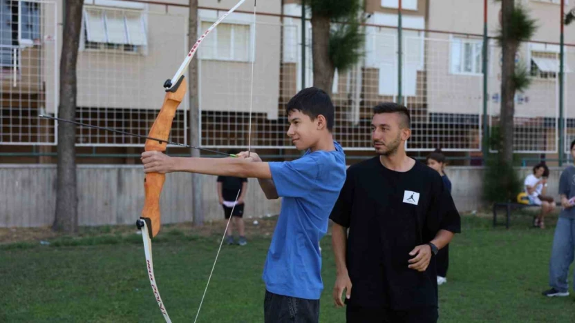 Aydın Büyükşehir Belediyesi'nin okçuluk kursu ilgi görüyor