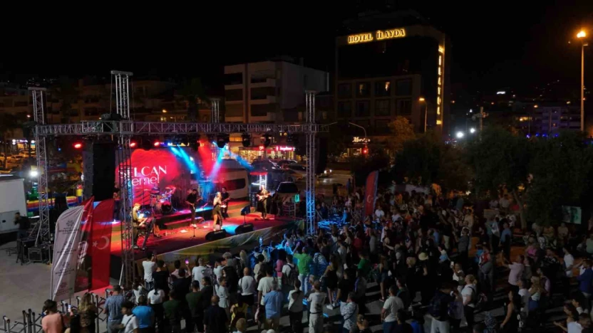 Aydın Büyükşehir Belediyesi Yaz Konserleri Kuşadası'nda devam etti