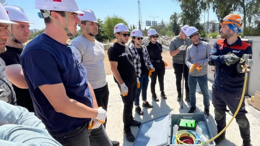 Aydın'da çevik kuvvet personeline deprem arama kurtarma eğitimi verildi
