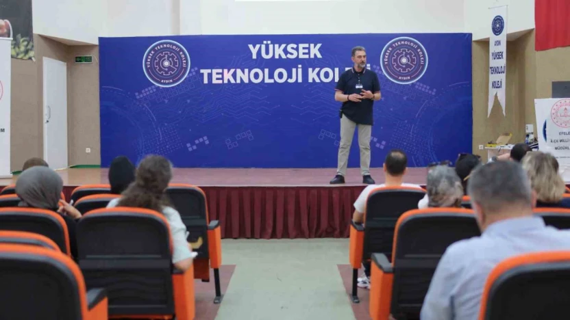 Aydın'da eğitimcilere 'yapay zeka araçlarının kullanımı' semineri