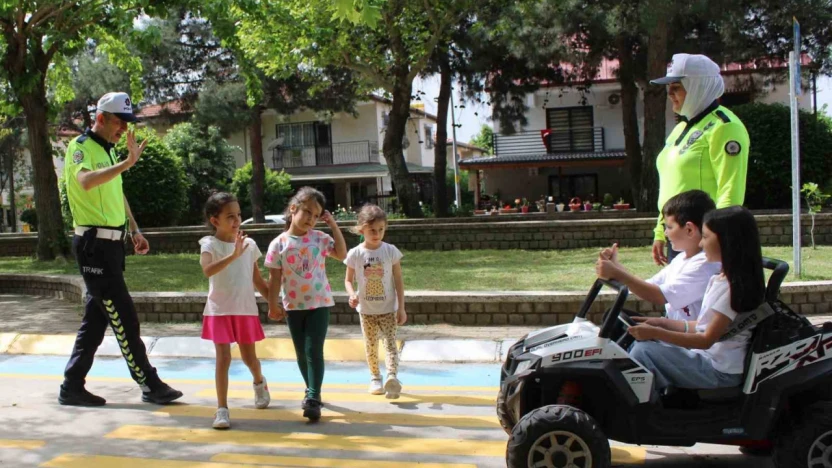 Aydın'da minikler direksiyon başına geçti