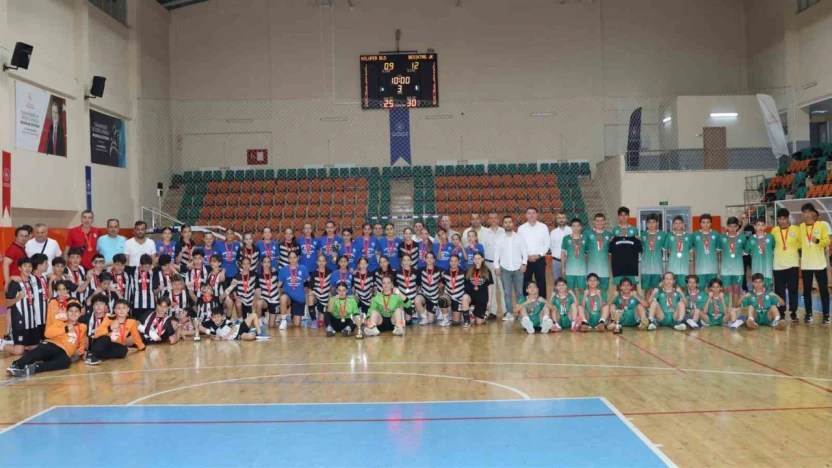 Aydın'da Minikler Kız-Erkek Hentbol Türkiye Şampiyonası tamamlandı