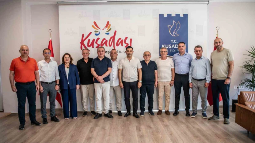 Aydın'daki CHP'li Belediye Başkanları Kuşadası'nda bir araya geldi