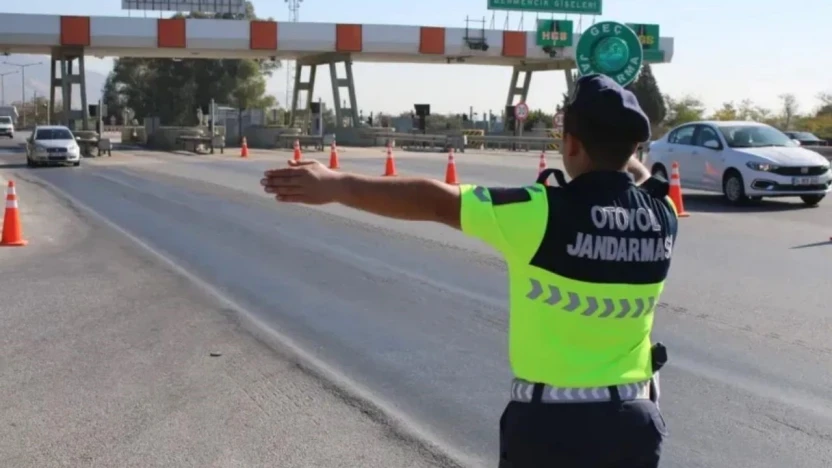 Aydın-İzmir Otoyolu'nda jandarmadan trafik denetimi