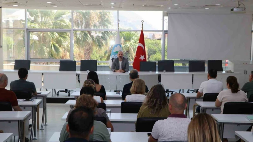 Başkan Arıkan'dan, belediye bürokratlarıyla hizmet odaklı toplantı