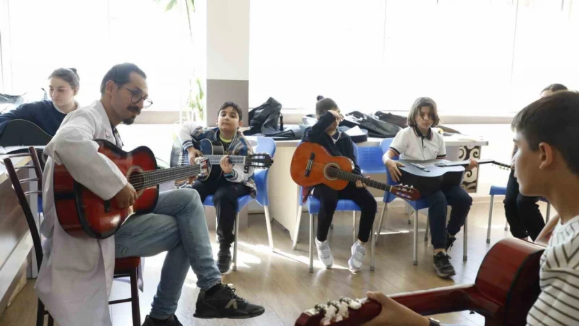 Başkan Çerçioğlu'ndan sanatçılara destek