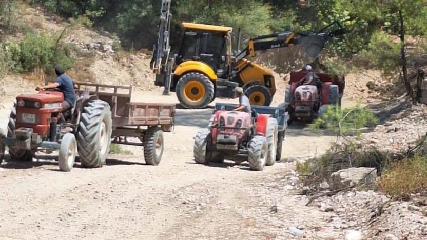 Başkan Özel'den incir üreticisine yol desteği