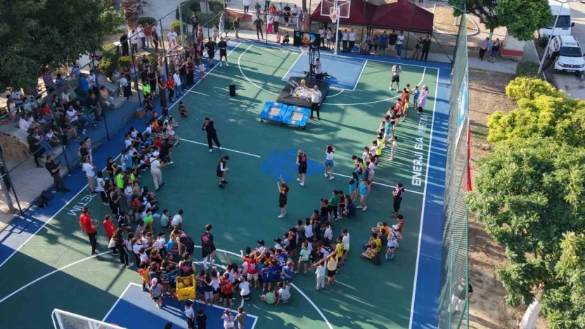 Başkan Zencirci gençlere sözünü tuttu, basket sahasını açtı