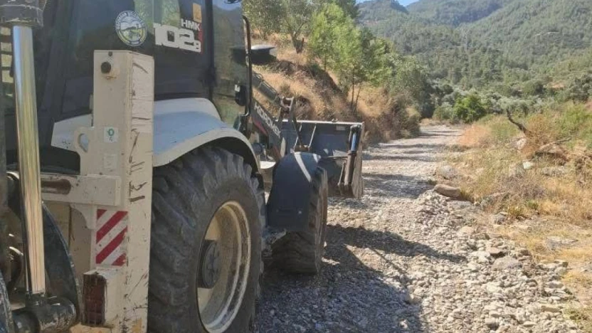 Bozdoğan'da arazi yolları bakıma alındı