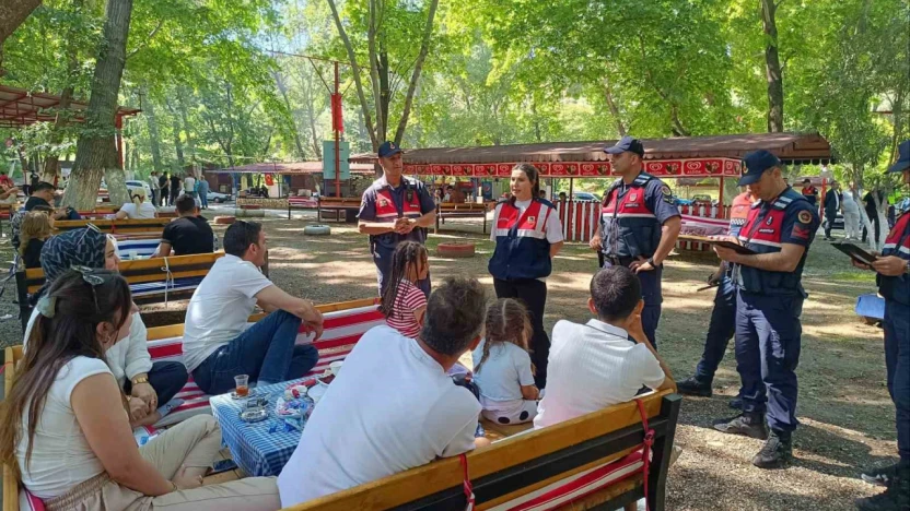 Bozdoğan'da jandarma ekiplerinden bilgilendirici devriye