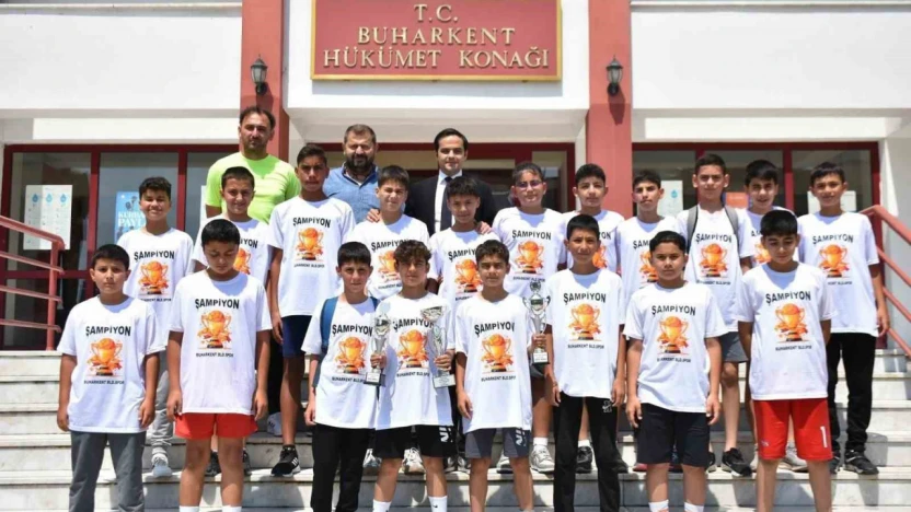 Buharkent'te U13 Takımı namağlup şampiyon oldu