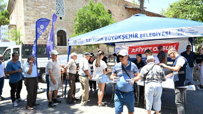 Büyükşehir Belediyesi'nden vatandaşlara aşure ikramı