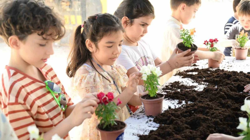 Büyükşehir destek verdi minik eller 'anneler' için çalıştı